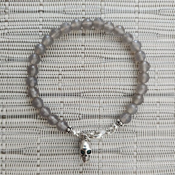 WOMENS ROCKSTAR BRACELET, GRAY AGATE GEMS WITH STERLING SILVER SKULL. - Picture 1 of 3